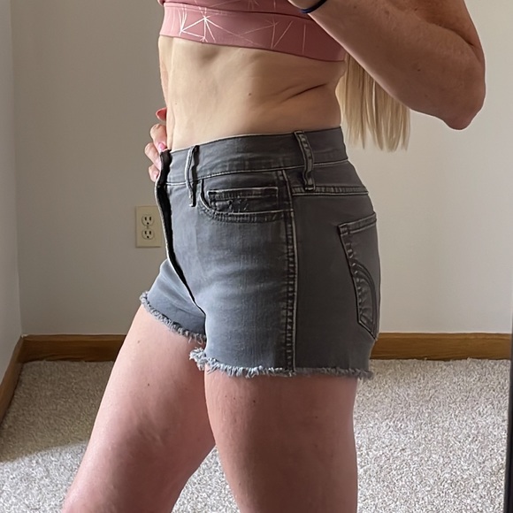4/$24🦩 Hollister Jean Shorts - Picture 6 of 8